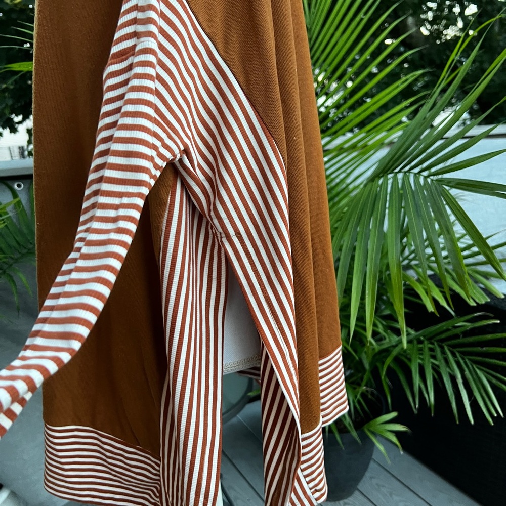 DOE + RAE BURND ORANGE WHITE STRIPPED  PONCHO